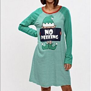 LA VIE EN ROSE | Christmas Night Gown Size Small